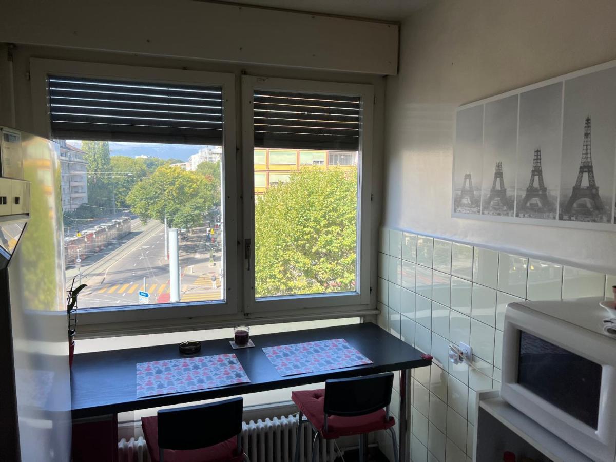 2 Bedroom Flat Near Nations And In The Center *