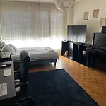 2 Bedroom Flat Near Nations And In The Center Apartment