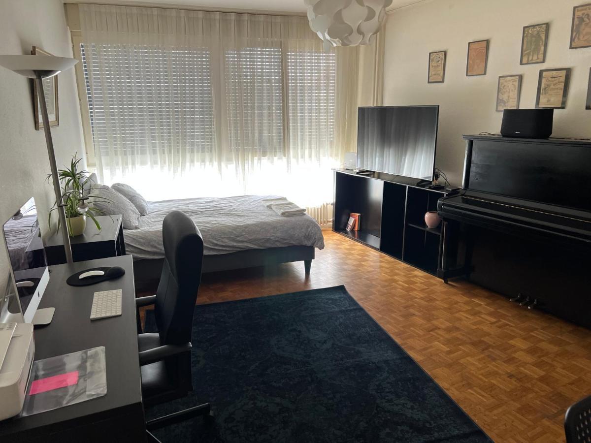 2 Bedroom Flat Near Nations And In The Center Apartment