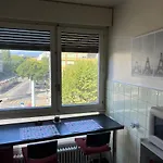 2 Bedroom Flat Near Nations And In The Center